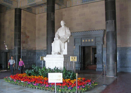 Mausoleum of Dr. Sun Yat-Sen: 
Jiangsu - Nanjing; 
Travel in Nanjing, Jiangsu 