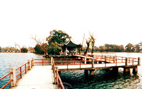 West Lake (Xi Hu): 
Zhejiang - Hangzhou; 
Travel in Hangzhou, Zhejiang 